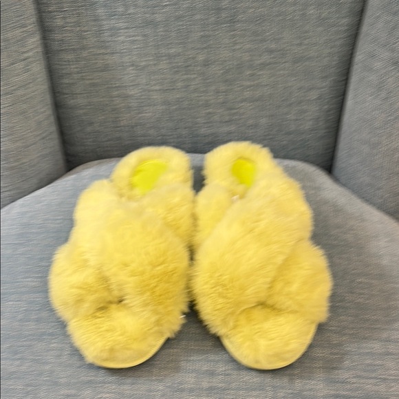 Fluffy Lime  Slippers Size 9/10 - Picture 8 of 8